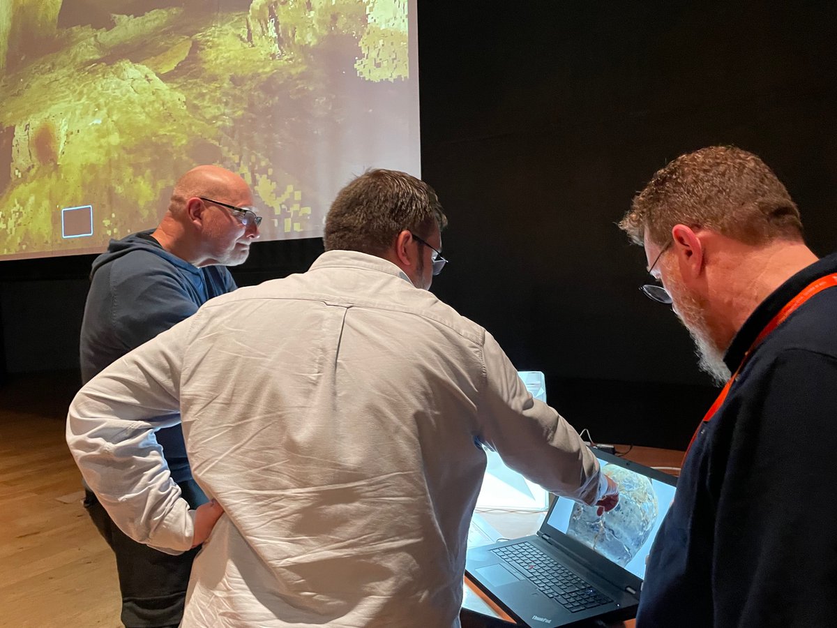 We had LOTS of fun with <a href="/BeingHumanFest/">Being Human Festival</a> participants exploring photogrammetry and VR in the context of #NottinghamCaves. Here’s a glimpse of our PI <a href="/Buildingbod/">Chris King</a>  explaining the 3D magic at <a href="/Nottm_Contemp/">Nottingham Contemporary</a>. Thank you <a href="/ArtsDigitalHub/">Digital Transformation Hub</a> for running the event with us &amp; <a href="/DrAnnaWalas/">Dr Anna Walas 🇵🇱</a>.