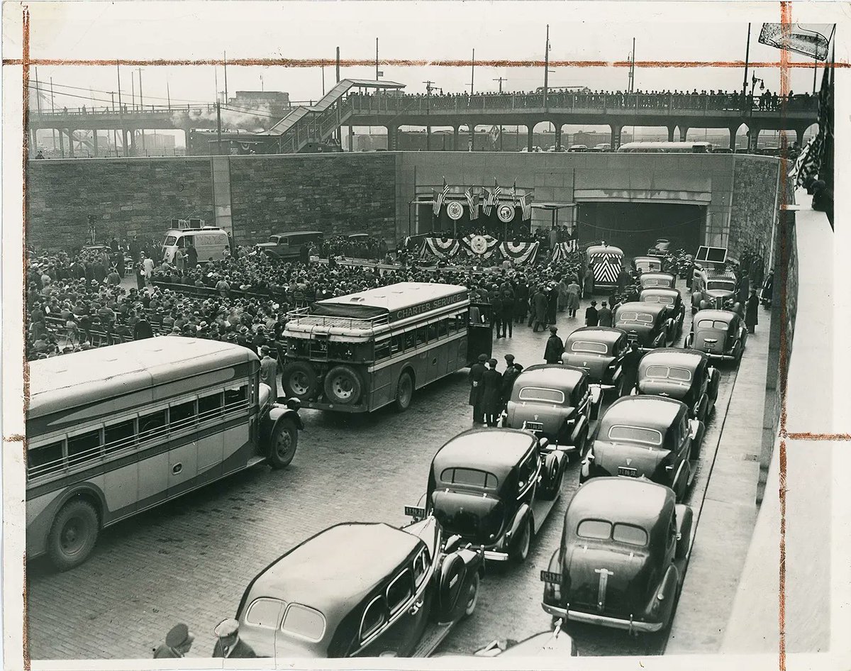 QueensMemory's tweet photo. #OnThisDay OK it was yesterday - but it ran in the NY Herald Tribune on Nov 16, 1940! The opening ceremony of the Queens Midtown Tunnel in Long Island City, showing cars and buses lined up at the entrance before the tube was opened. #QPLarchives #queensmidtowntunnel #licny #1940s https://t.co/8EK5udnfKY