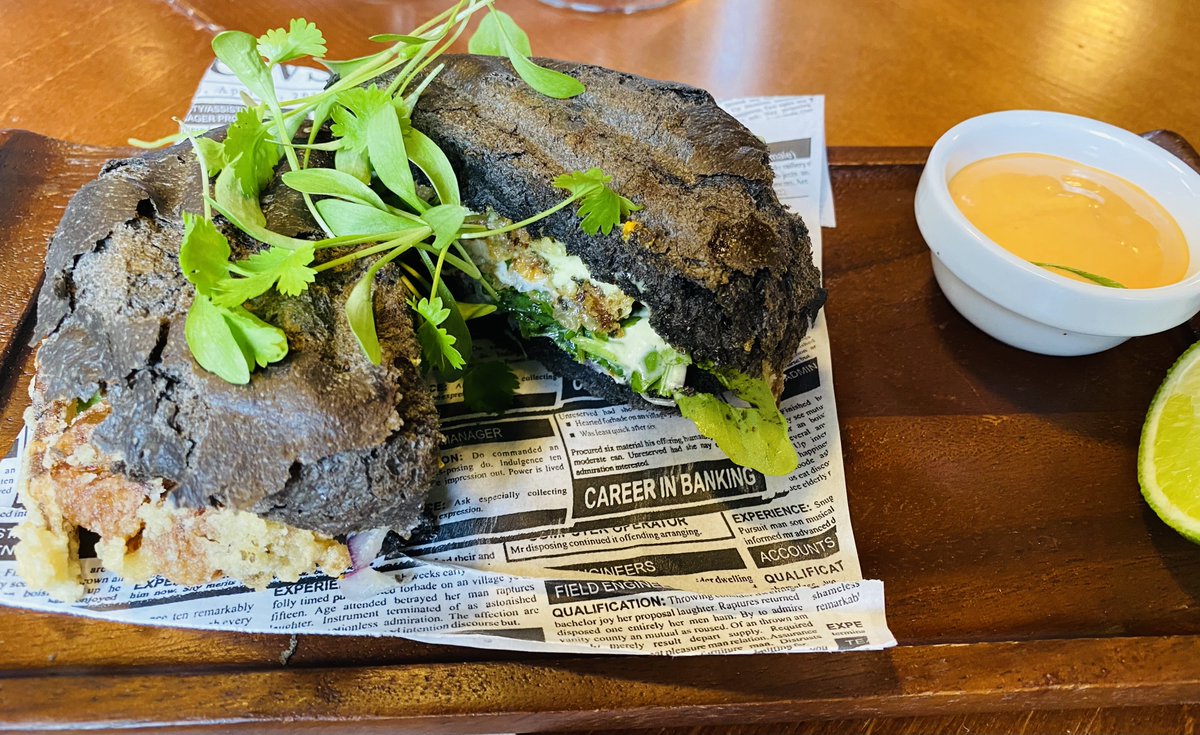 carlosAtMad's tweet photo. #Chifa Madrid no tiene apenas menciones en redes (salvo la reciente visita de @EVernacci y las habituales de @Bonbibendum), pero se come y se bebe muy bien:
 - sandwich de soft shell crab
 - dumplings chinolatinos 
 - Curry Sudestada 
 - Caipis
Y una carta de vinos destacable 🍷 https://t.co/43q2jYCEp7
