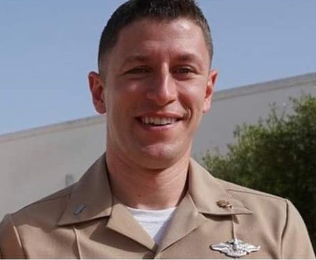 PlataformaMill1's tweet photo. La incertidumbre aumenta en torno al Militar #Estadounidense Eric Adam Caldwell, de 31 años desparecido en #Chipiona el 7 de #Octubre y desde entonces, se desconoce su paradero. Caldwell trabajaba en el hospital de la #BaseDeRota. Cualquier pista posible comuniquen a la #GC. https://t.co/3mJqQ7G0Gv