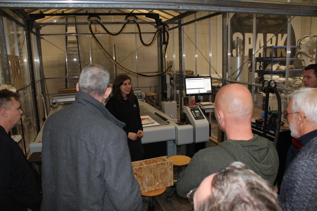SPARK_Campus's tweet photo. Iedere dag worden er verbindingen gelegd in het SPARK ecosysteem. Zoals tussen @NOAAfbouw studenten van Business Innovation @AvansHogeschool en professionals uit onze makerscommunity #maken #verbindingen #bouwen #netwerk #ecosysteem https://t.co/dCbu5amCgK