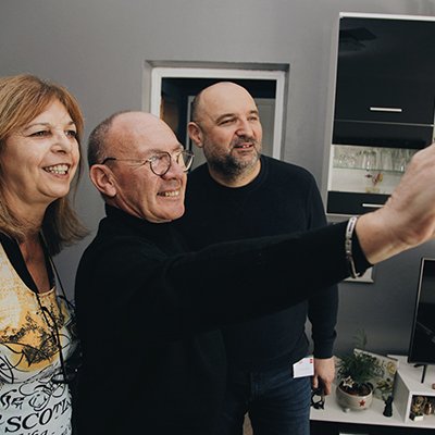 Erilia_Officiel's tweet photo. 💬Aujourd'hui c'est La Grande Conversation d'#Erilia ! 330 collaborateurs ont pris rdv chez nos locataires pour échanger de façon conviviale sur leur logement et leur résidence avec pour fil conducteur le bien vivre ensemble. De très belles rencontres en perspective ! https://t.co/xEXw2RfsIZ
