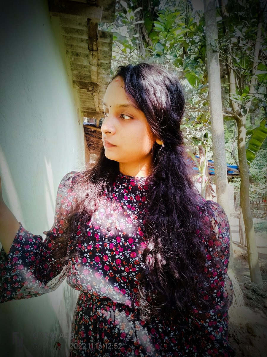 ବଡ଼ ହେବା ସହଜ ନୁହେଁ,
ଅସହ୍ୟ ଭାରକୁ କାନ୍ଧରେ ବୋହିବାକୁ ହୁଏ।
ନିଜକୁ ପଛରେ ରଖି ସାନ ମାନଙ୍କୁ ଆଗେଇ ନେବାକୁ ହୁଏ।
ଆଖିର ଲୁହ ଛାତିର କୋହକୁ ପଛରେ ପକାଇ ହସିବାକୁ ହୁଏ।
କିଛି କରିବା ପୂର୍ବରୁ ବହୁବାର ଭାବିବାକୁ ହୁଏ, କାଳେ ସାନମାନେ ଅନୁକରଣ କରିବେ।

ବଡ଼ ହେବା ସହଜ ନୁହେଁ!!!!!
#ପ୍ରଥମାଷ୍ଟମୀ