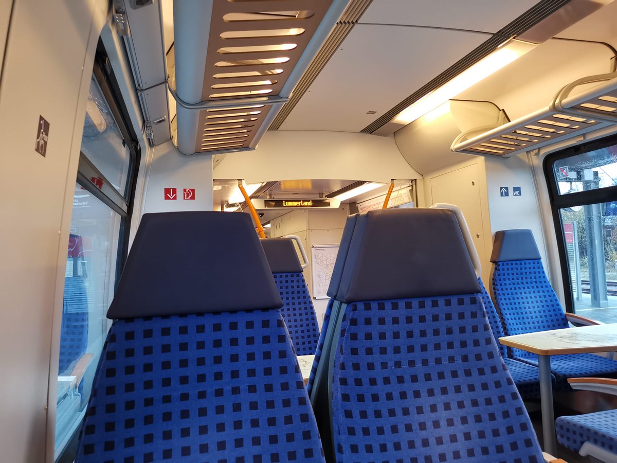 NuknukWilhain's tweet photo. Mein Freund gerade im Zug nach München... Schaut euch mal die Destination an, wie geil ist das denn bitte?! 🥰🤩✨️
#Lummerland https://t.co/Ga3tF3dYjk