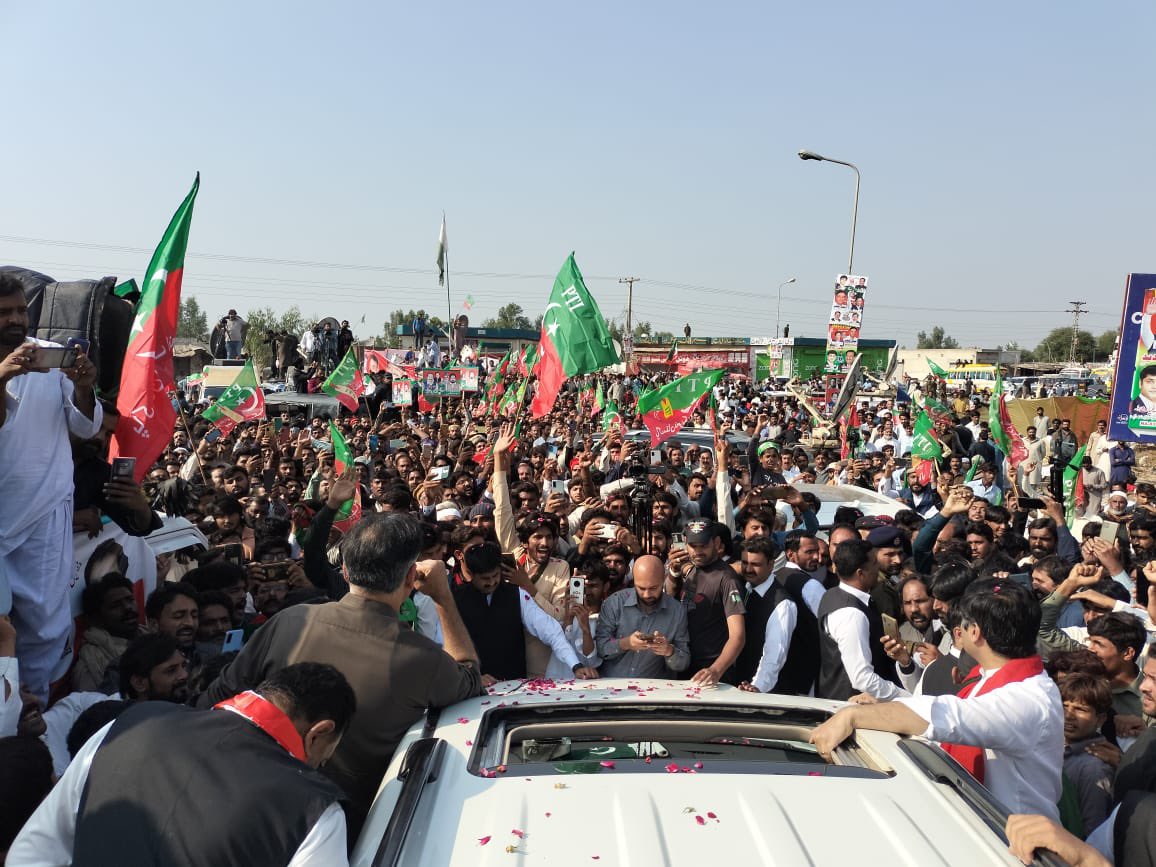 PTIofficial's tweet photo. سیکرٹری جنرل اسد عمر کا کوٹ مومن میں شاندار استقبال۔#WeTrustImranKhan https://t.co/k1H9gqno32