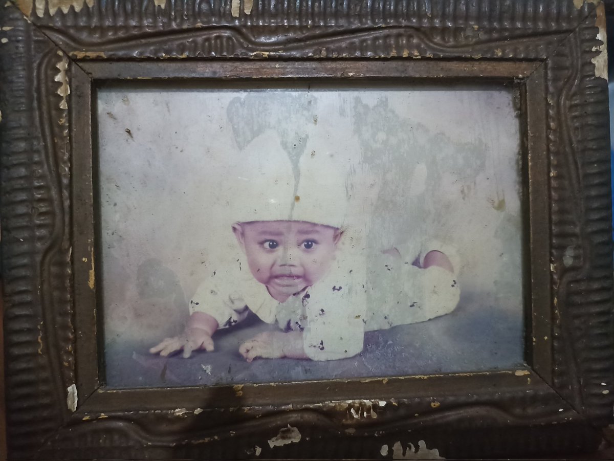 najmideas's tweet photo. Kali ini masih tentang seorang bocah laki-laki yang hidupnya banyak nanggung beban, mentalnya hancur berantakan, hatinya lemah dan pikirannya gak beraturan. 

Tapi dia gak mau nyerah karena dipaksa kuat oleh keadaan.

Terimakasih
#24thn #NA https://t.co/u2XQxG2fKC