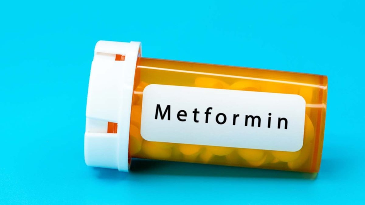 Too much metformin can cause lactic acidosis. The symptoms of lactic acidosis are severe and quick to appear, and usually occur when other health problems not related to the medicine are present and are very severe.
#metformin #lacticacidosis #severeproblem #heartattack