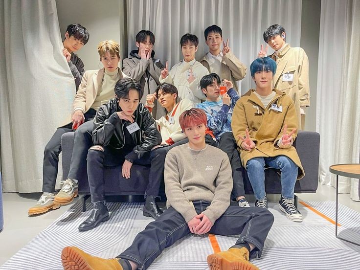 b1nary_star's tweet photo. I will never be able to put into words how much Omega X mean to me & how they brought so much joy to my life. I need them safe, free and genuinely happy.
#PROTECTOMEGAX #OXKEEPFIGHTING #ListenToOmegaX
#KeepGoingForX #OmegaXWillPrevail https://t.co/S83gal2aBH