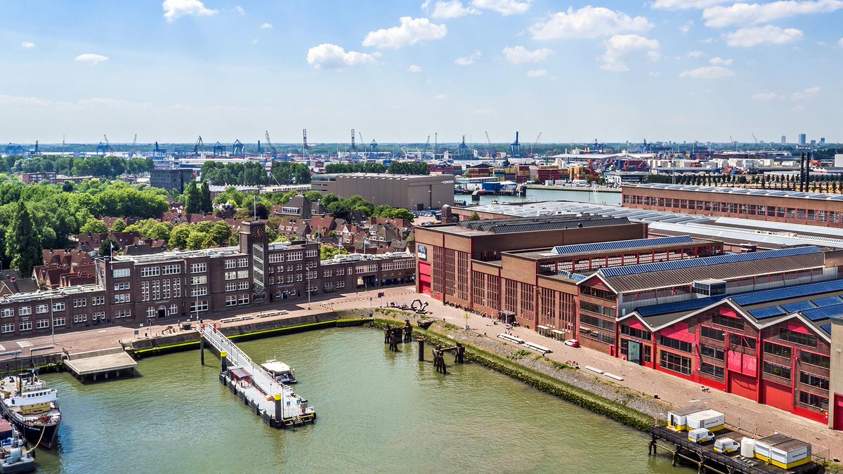 Beste volger, volg jij @RDMCoE al? Dat wordt nl. onze (gezamenlijke) nieuwe plek op #Twitter na 1/1/23 - als we samen met hen verder gaan als CoE HRTech. Vanaf dan worden hier geen nieuwe berichten meer geplaatst. Dus ga alvast naar @RDMCoE en klik op volg! <a href="/hsrotterdam/">Hogeschool Rotterdam</a>