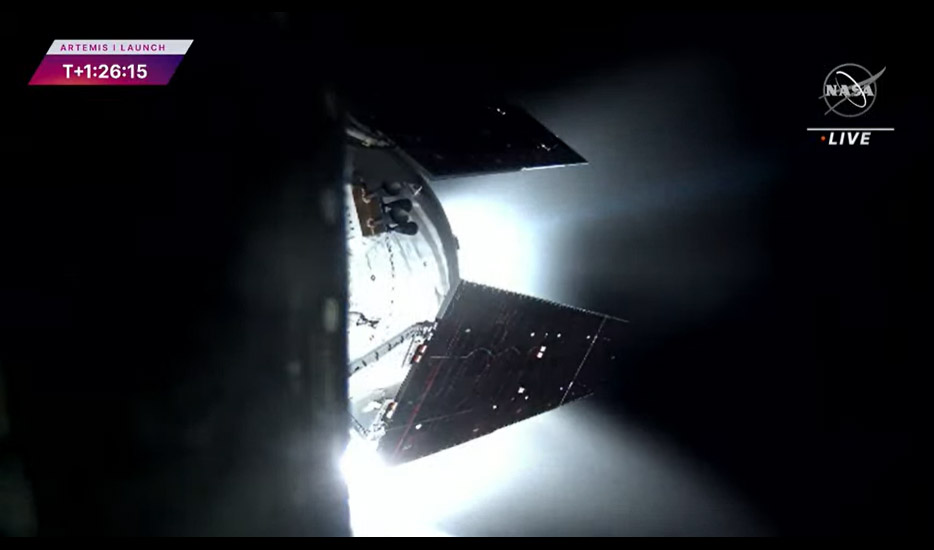 La inyección translunar se ha llevado a cabo con éxito, por lo que la cápsula #Orion ya va DE CAMINO A LA LUNA 🌔🚀

#Artemis1 #NASA