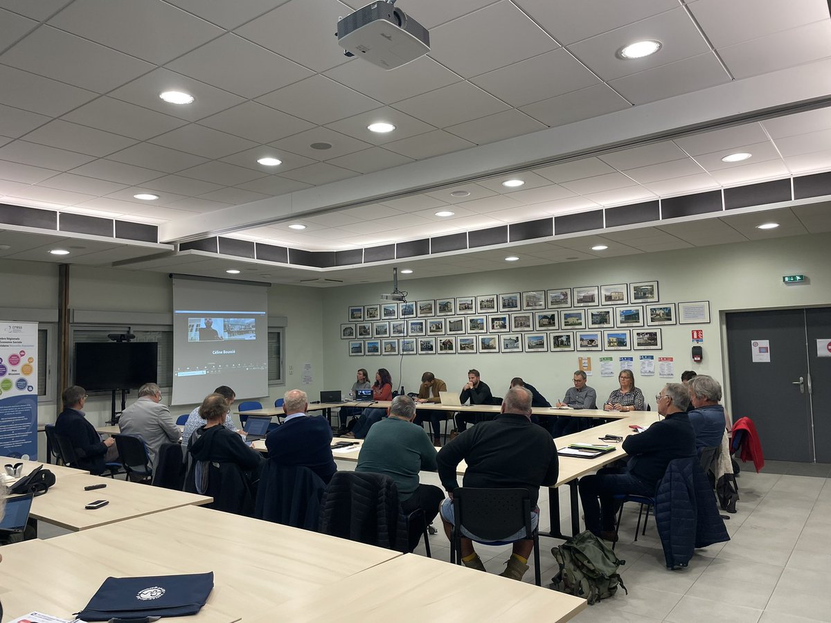 CRESS_NvlleAqui's tweet photo. [#ESS #Marmande]

📣 Hier a eu lieu la sensibilisation des élu•e•s de @valdegaronneCA.

Au programme
- Mot d’introduction de @CaruhelMaud ;
- Témoignage de @bbernela ;
- Témoignage de #Apreva ;
- Mot de clôture du #Président de VGA Jacques Bilirit ;

Merci aux participant•e•s https://t.co/Xjbxg3uI0A