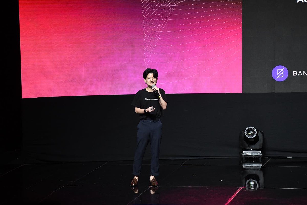 pzshine's tweet image. It&apos;s an honor to be invited as one of the speakers at &quot;Start It Now 2022&quot; hosted by Chula Tech Startup, so I got a chance to share blockchain industry insights and inspire even more Thai young generation to join this exciting industry. Shifting into this #web3 future starts now!