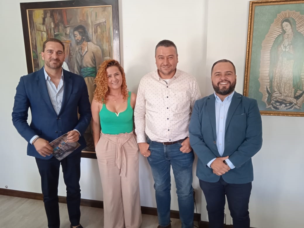 InnovamRm's tweet photo. Tras la celebración de #Innovam+ Juan Francisco Zambudio de @GrupoZambudio viaja a Colombia y mantiene reuniones con el alcalde @GildardoHurtado  de @mmarinilla   para cerrar acuerdos comerciales con empresas de la localidad @DG_ComercInnova @Empresa_RM https://t.co/iYX8gAQewy