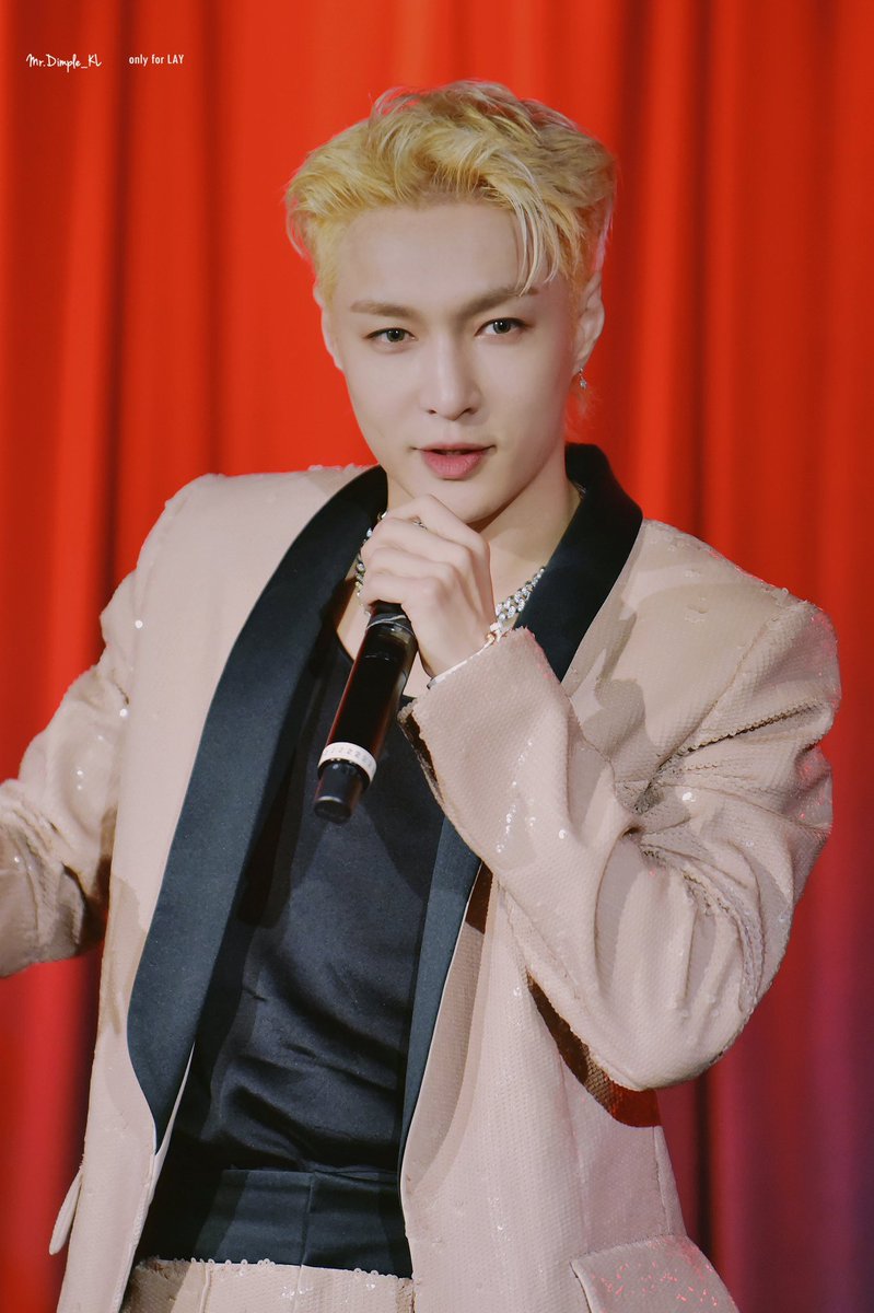 Ladyrong's tweet photo. nobody can hurt you @layzhang 

#LAY #zhangyixing #layzhang https://t.co/XDbYTPbsbd
