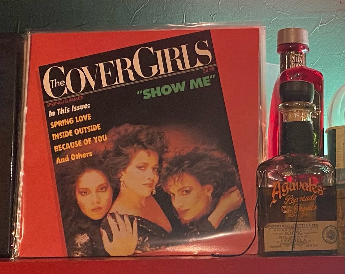 FALCON_NONDRAGS's tweet photo. 今日のレコードは1986年リリース カバー・ガールズでShow Me♪

開店。

#レコード 　#12インチ　#アナログ　#80s #80smusic #disco #thecovergirls #カバーガールズ #森川由香里 #barstingray https://t.co/ufvfWwsd5C