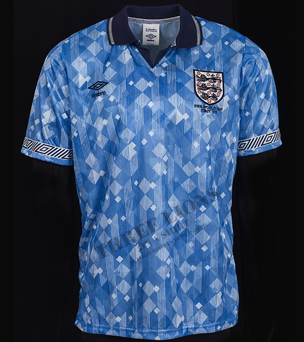 3LionsShirtbook's tweet photo. An unworn classic
.
Match shirt of Paul Gascoigne - World Cup 1990
.
This beautiful example of the cult classic ‘World in Motion’ away shirt was prepared for Gazza but never used as England wore white in all seven matches they played at Italia 90
.
#3LOAS https://t.co/zpe8d6Ok3g https://t.co/xDtuCHxakS