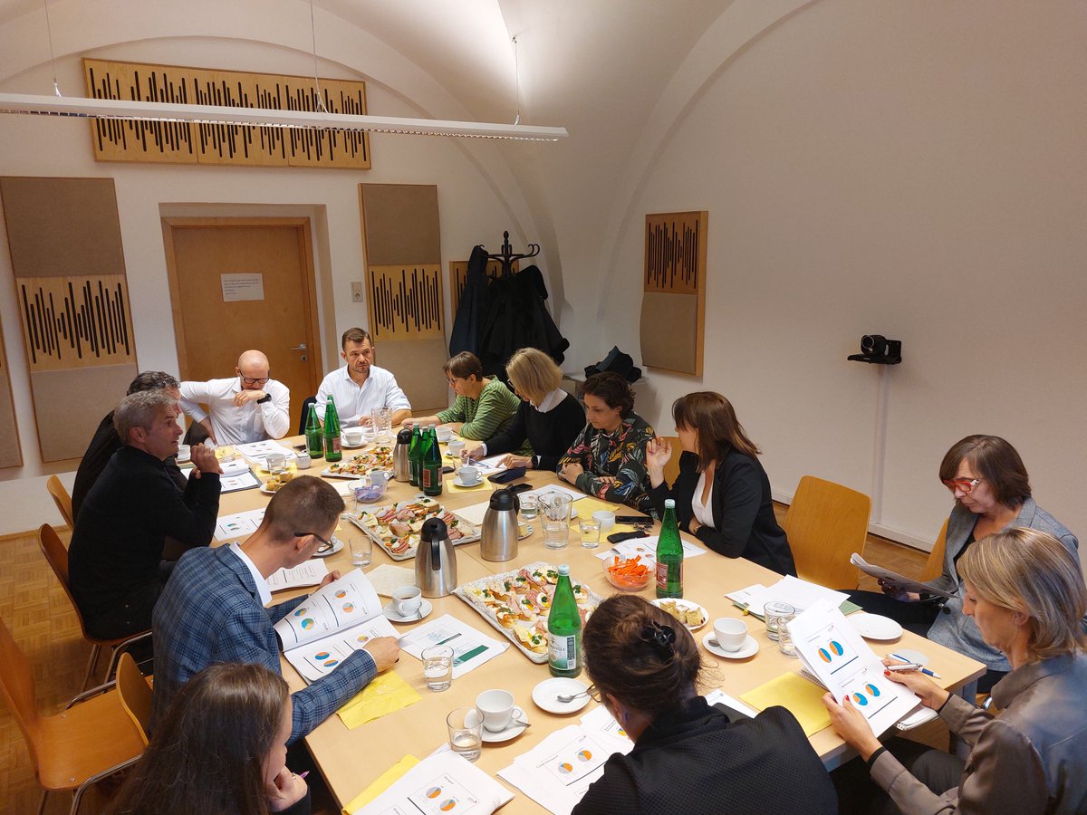 Hochkarätiger Projektbesuch und Austausch zum #ESF - Erfolgsprojekt #NIEBE in Graz: wir bedanken uns beim <a href="/Land_Steiermark/">steiermark.at</a> und dem @AMS_Steiermark für den guten Austausch und die Zusammenarbeit und beim <a href="/AMS_NOE/">AMS Niederösterreich</a>,  @Niederösterreich und @arbeitplusnoe  für das Interesse.