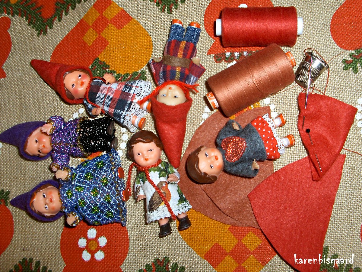 KarenBisgaard1's tweet photo. https://t.co/comtoZ4JU9
#forestgnomes #handstitch #gnomehats #dolldisplay #aridolls https://t.co/kDupCoS42L