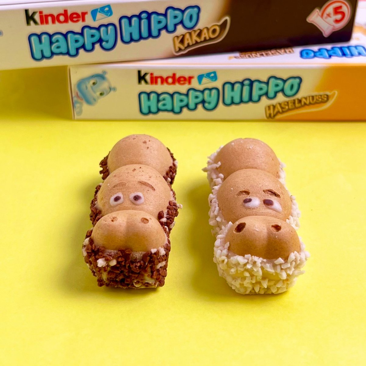 plazastyle's tweet photo. ⭐️あのかわいい人気者が今年もPLAZAにやってきた❣️
🌈海外のお土産としても人気のある『Kinder(キンダー)ハッピーヒッポ』✨サクサクなウエハースの中に詰まっているのは甘いクリーム🫶🫶
⭐️とぼけたような顔のカバが何とも言えないかわいさ🥰ギフトにもおすすめです💝▷https://t.co/mK1tEDnguQ https://t.co/J3UomSZmA6