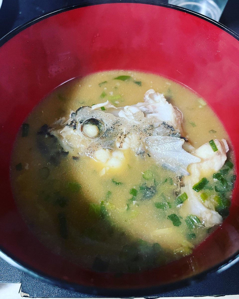 fishing_0401's tweet photo. 先日釣ったアコウは美味しくいただきました！

味噌汁、塩焼き、刺身どれも美味しかった😊

命に感謝！

#キジハタ　#アコウ　#刺身　#釣り　#味噌汁 https://t.co/dbAjtC2IEZ