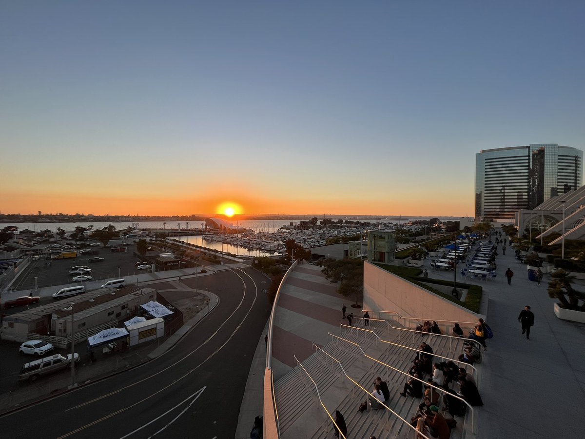 jkbertrand's tweet photo. #SfN2022 day 4 sunset 🤗😎✨gearing up for a big ACELab presentation day tomorrow! https://t.co/uRT5u9zXBd
