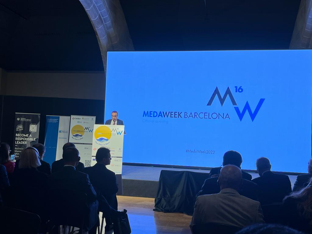 ConsorciZF's tweet photo. ¡Comienza la 16ª edición de la #MedaWeek organizada por @ascameorg y @CambraBCN! 🙌 Con el objetivo de promocionar la región mediterránea en todo el mundo🌍, @anwarzibaoui da la bienvenida a esta primera jornada de La Semana Mediterránea de Líderes Económicos en #Barcelona. 🔛 https://t.co/h3q5oaFb6K