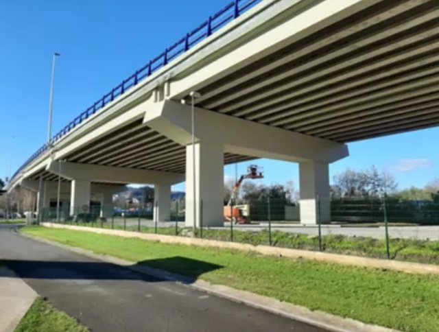 CEMENTOHORMIGON's tweet photo. 📢 Las obras de reparación del viaducto de Zarautz 🏗️, denominado 'Asti', 'Mejor Obra 2020 @Sika', que promueve y entrega anualmente esta multinacional suiza, es un claro ejemplo de cómo la #sostenibilidad se puede aplicar con éxito a una obra civil.

👉 https://t.co/EisRP7WTJV https://t.co/ioefdeewOX