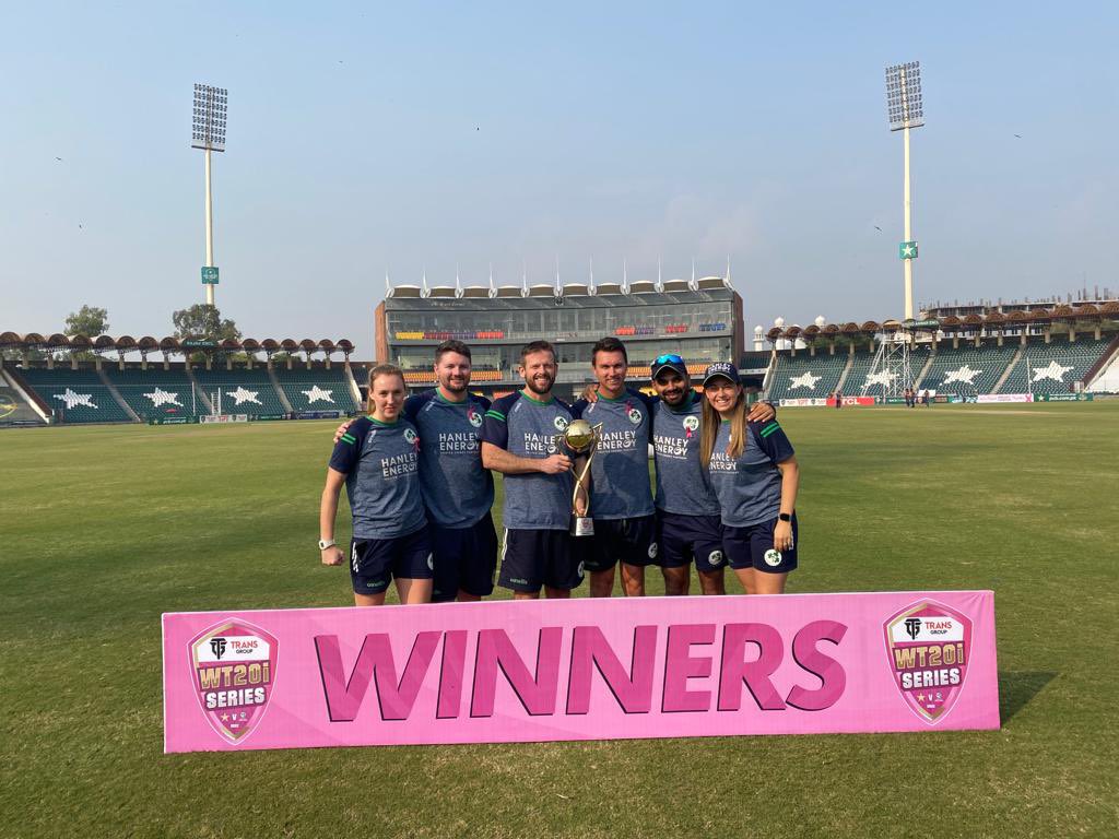IrishWomensCric's tweet photo. The team behind the team. 💪🏻

#BackingGreen ☘️🏏 @HanleyEnergy https://t.co/mUpIJRgyuO