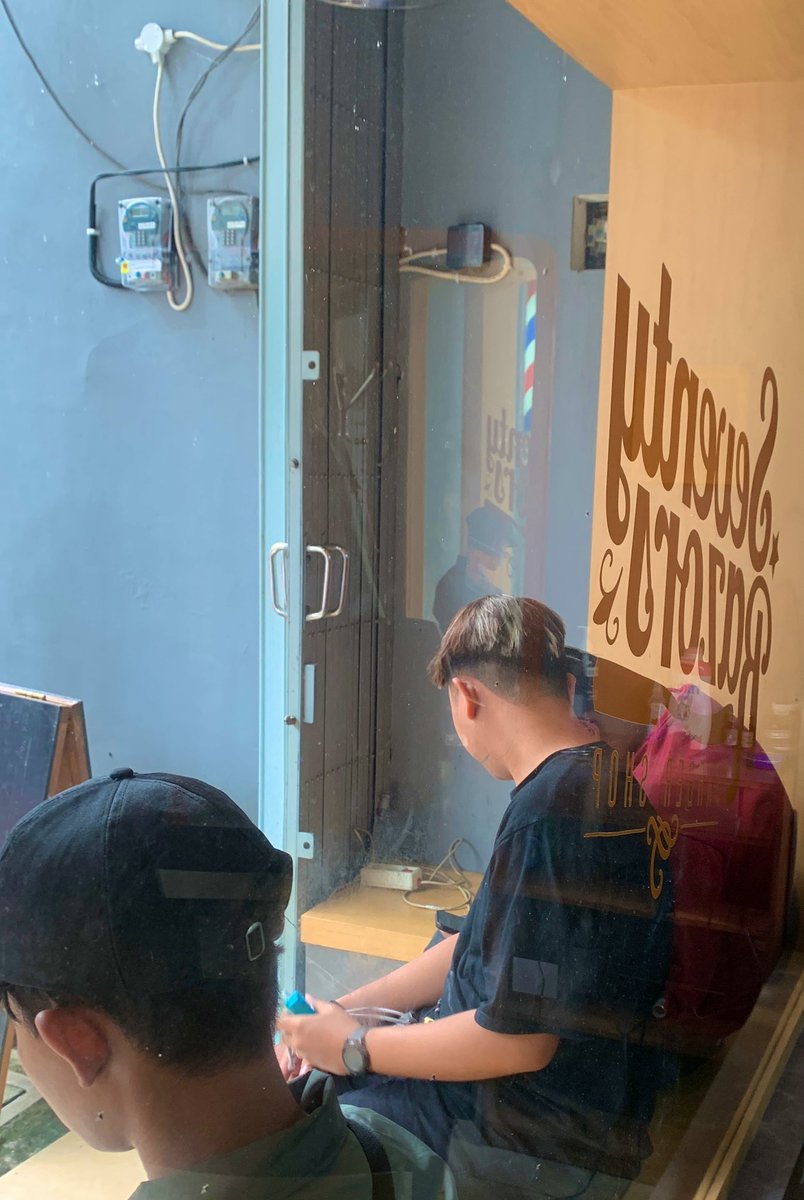 yang cangkruk… yang cangkruk.. yang potong.. yang ngopi2.. gaslur.👾