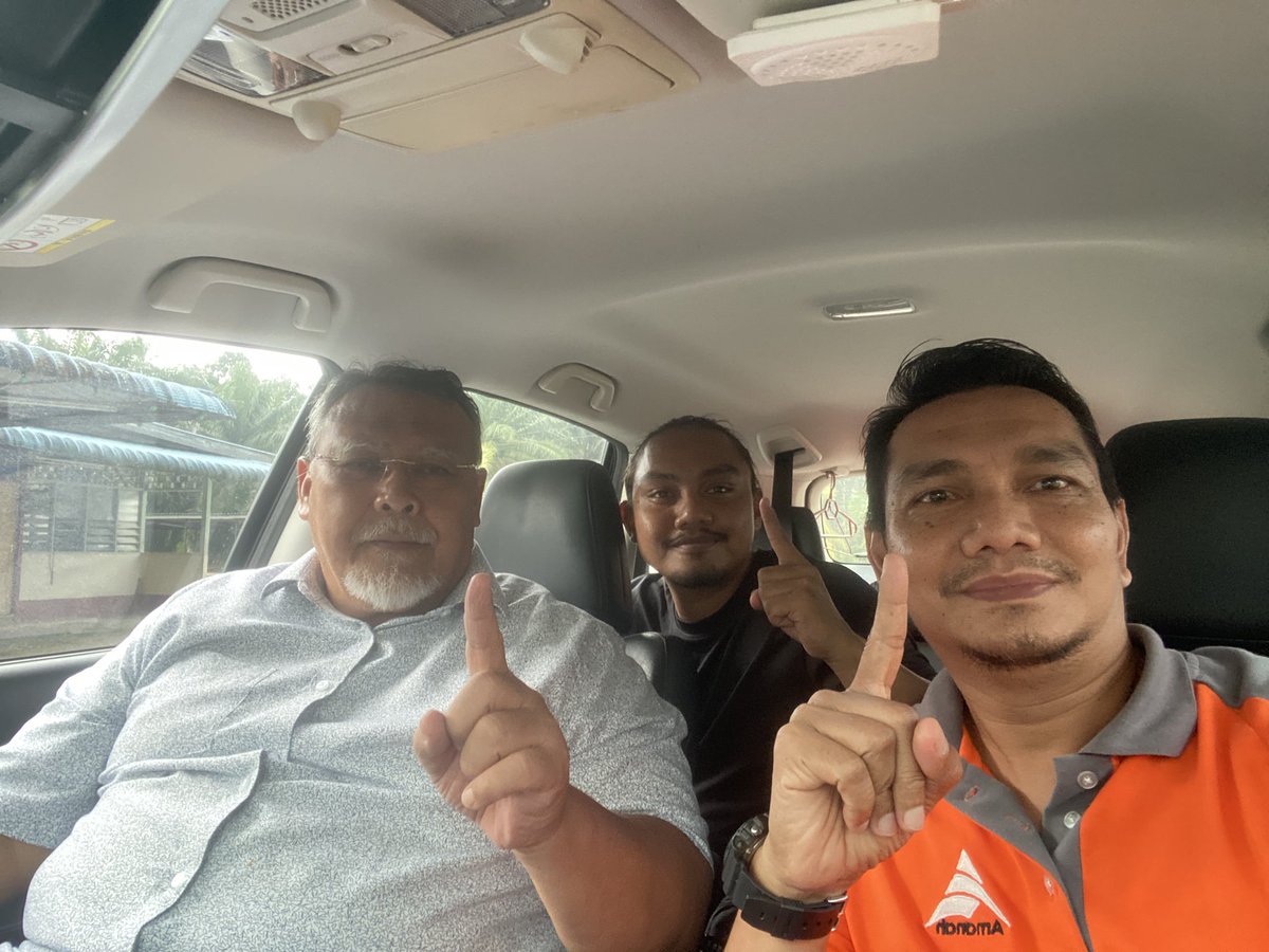 nasuhabaxx's tweet photo. Warga Sri Gading P149 jangan lupa undi Calon No 1 Cikgu Huda. 1 undi Cikgu Huda =    1 undi DSAI PM #KitaBoleh https://t.co/vwIBwdT4YL