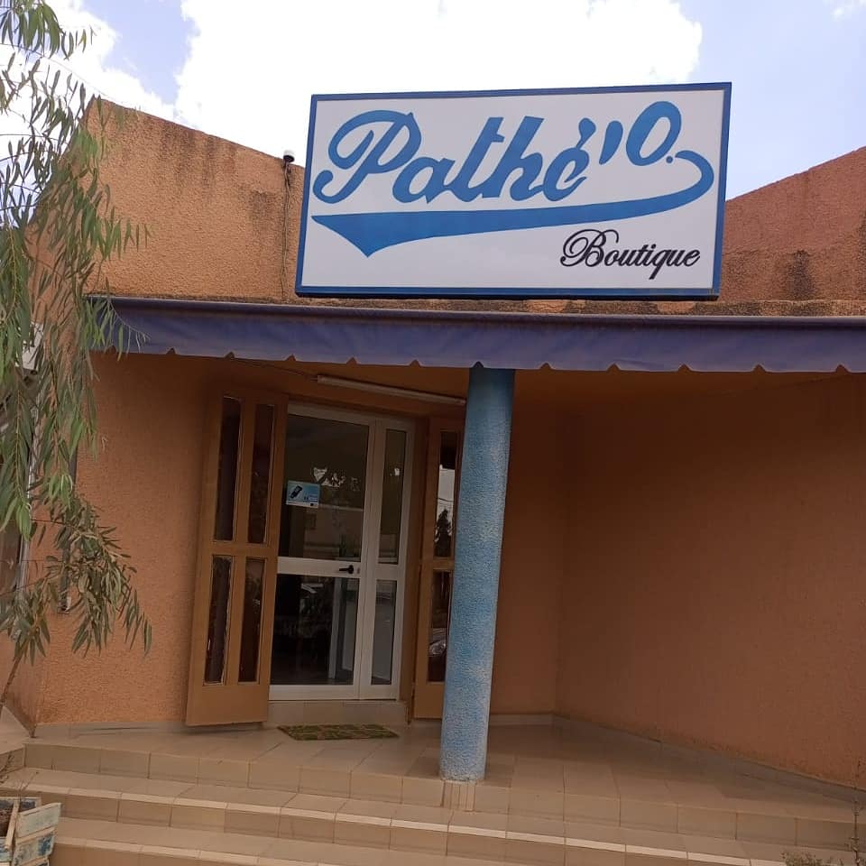 Pathe_O's tweet photo. Si vous êtes à Ouaga 2000 au Burkina Faso, retrouvez tous nos articles à notre boutique de Ouaga 2000 non loin de joli hôtel.

Contact: +22676584923

#pathéo #patheo #fondationpatheo #lamaisonpatheo https://t.co/0xxjDTNcMu