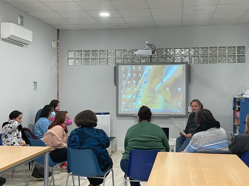 AsocCaminar's tweet photo. Ayer nuestros chicos y chicas comenzaron el Taller de Cine con el actor @DACHfilms ¡Estamos súper ilusionados por todo lo que está por venir! #downifluencer #masupquedown #deaquiaHollywood #actorazos #voluntariado #voluntarios #voluntariosmolones #inclusion #incluyeme https://t.co/xNGKl6E49a