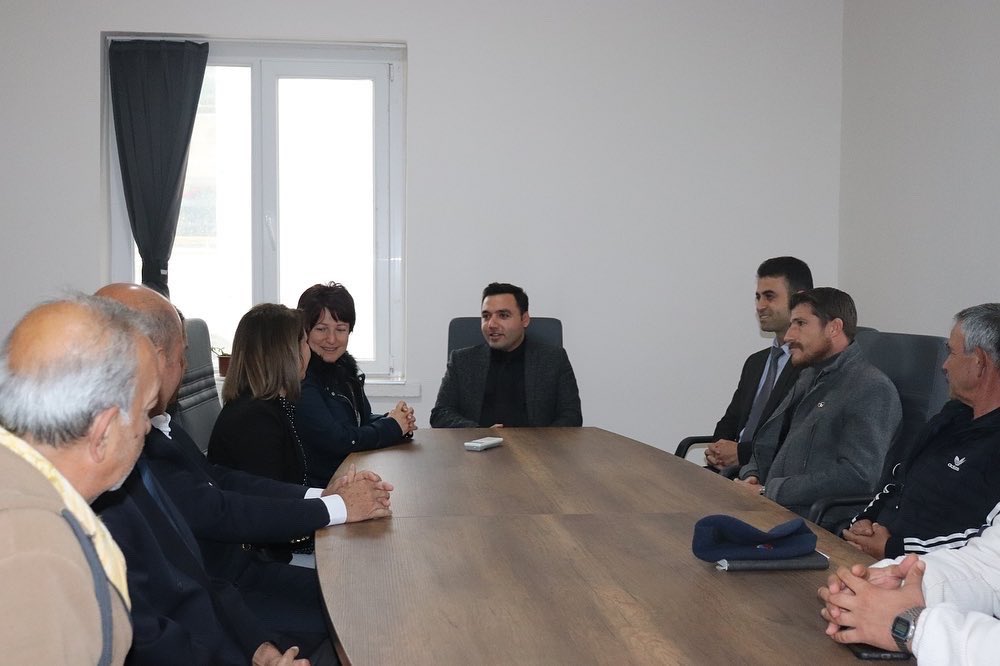 Merkez mahallesinde bulunan Karaburun Kaymakamlığı İlçe Nüfus Müdürlüğü'nün bölgemize hayırlı olmasını dileriz.