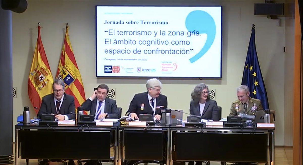 Fundacion_MGA's tweet photo. 🗣️ En la sesión I reflexionamos sobre “El dominio cognitivo y la seguridad internacional”, de la mano de Federico Aznar Fernández-Montesinos, capitán de Fragata de la Armada y analista principal de @ieee_es 🌍

@_FundacionVT @laaljaferia https://t.co/jG7qJBTO32
