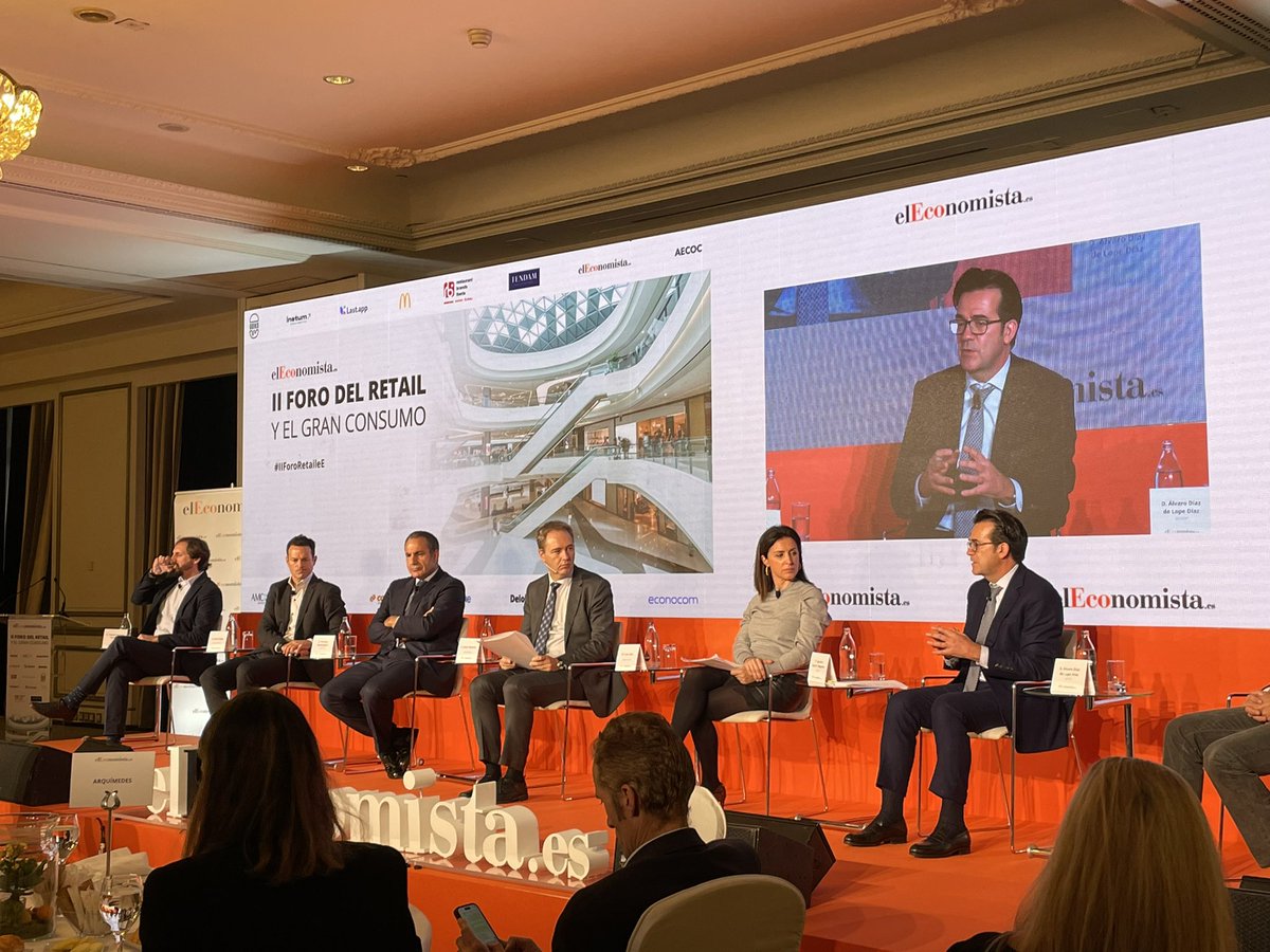 Archetype_ES's tweet photo. Arranca la primera mesa de debate del #IIForoRetaileE de @elEconomistaes: “El futuro de el #consumo, retos y #TransformacionDigital” https://t.co/xfKC5vaXBL