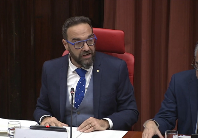 territoricat's tweet photo. El #conseller @julifernandez, al @parlamentcat: "Volem posar el territori i les infraestructures al servei dels reptes socials, econòmics i ambientals":
➡️Equilibri territorial
➡️Cohesió, competitivitat i descarbonització
➡️Garantia d'accés a l'#habitatge https://t.co/CyQIkwFL2b