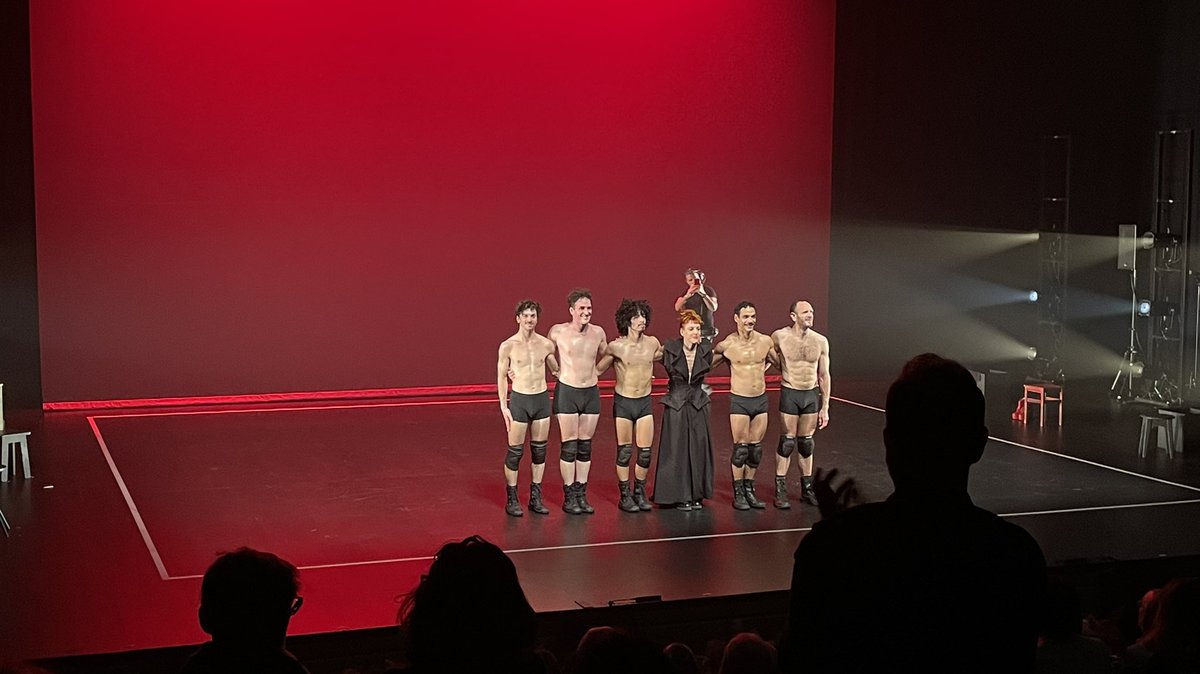 fideliusflyte's tweet photo. Muy fan de Marina Otero, de su parodia de la cansina autoficción y su burla del desgastado post-teatro (centro)europeo; y que ojo tan queer para el casting de pablos! https://t.co/ajUsTdOxrU