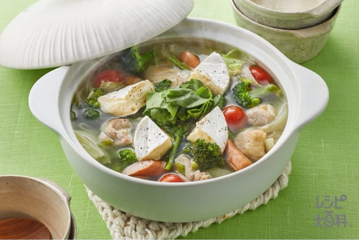 axelsandwich's tweet photo. Apparently this hot pot with camembert is one of Yuzu's faves jdjsskk https://t.co/hy54dPBj5c