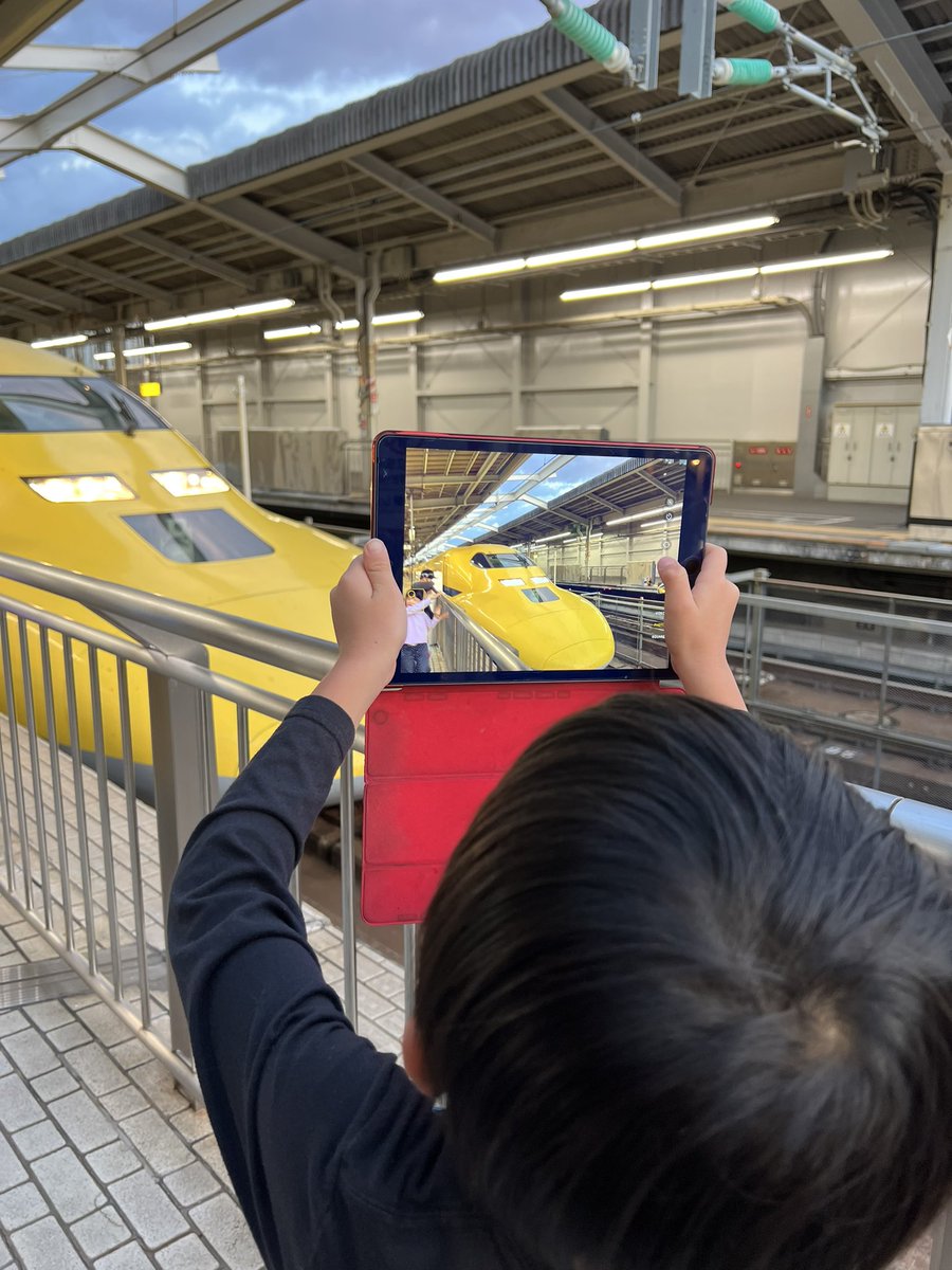 bcc0234's tweet photo. 運転手さんは手振ってくれるし、ドクターイエロー待ってる間に違う車掌さんはキーホルダーくれるし。良いことしかなかった🧡💛
完全にJR東海のファンになった💕 https://t.co/cjsdX6Mauo