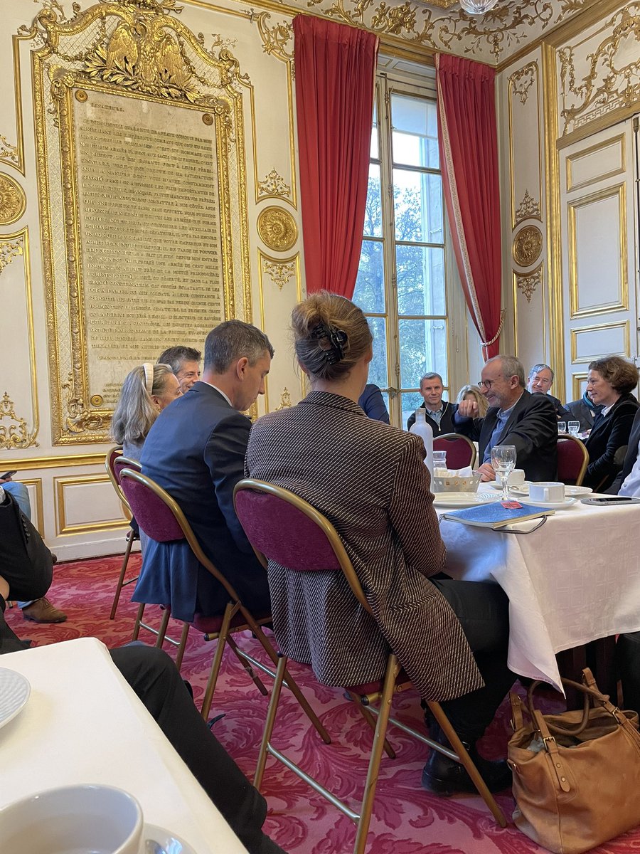 EdouardPierrat's tweet photo. Très intéressant petit déjeuner organisé ce matin au Sénat par @Lavillanumeris sur le thème de la désinformation et de l’éducation aux médias, en prevision des États Généraux de l’Information qui doivent prochainement se tenir. #DigiLex https://t.co/zYDa6pcDwX