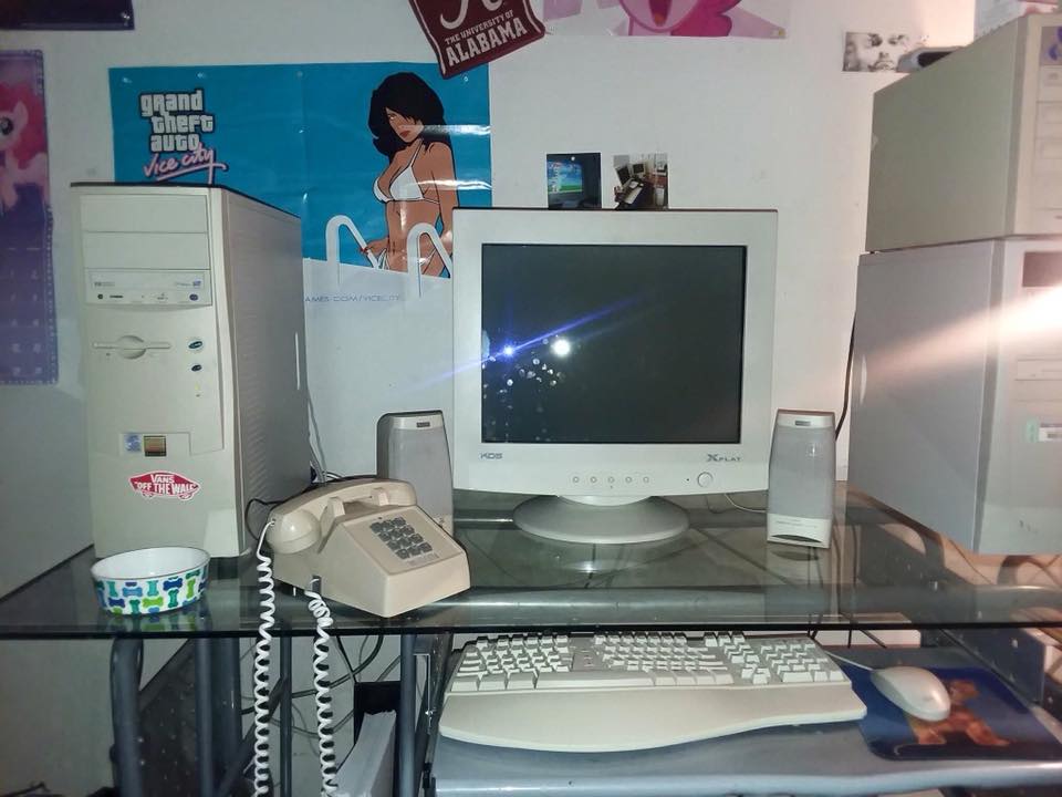 AORUS_France's tweet image. Retour dans le passé ! 
On lance quoi sur ce PC ?