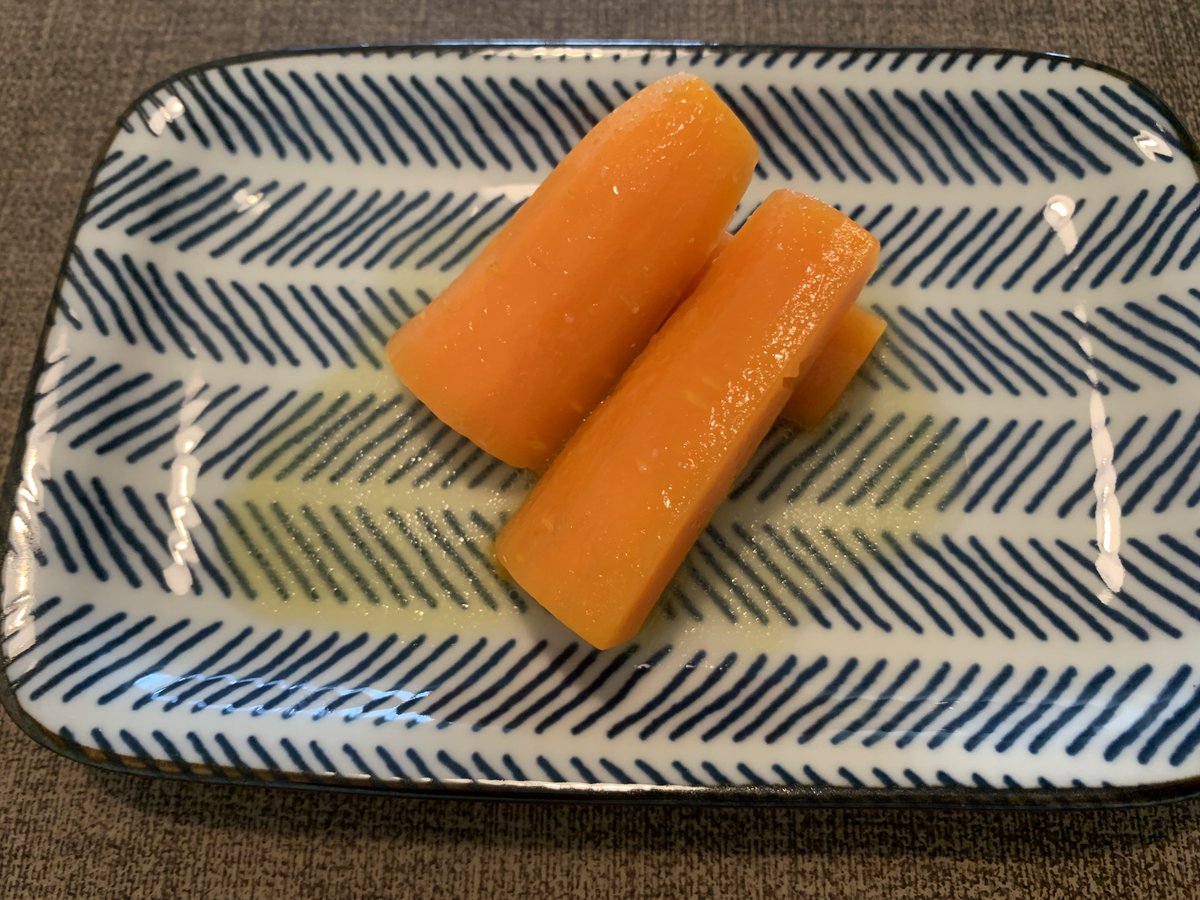 TORA_HOMECOOK's tweet photo. 日本男生做了甜煮紅蘿蔔。
Japanese guy cooked Glazed carrot.
人参のグラッセ作りました．
#日式料理 
#日本家庭料理
#japanesedish 
#japaneserecipe 
#japanesehomecooking 
#japanesesidedish 
#副菜 
#人参 
Follow @TORA_HOMECOOK
Check recipe here 做法 https://t.co/zjN5dOoIBj https://t.co/jbpdLkynHp