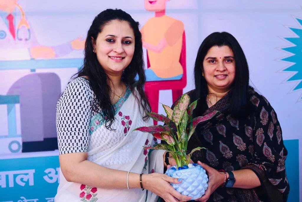 rscpcr's tweet image. बाल सप्ताह  के तीसरे दिन बाल स्वास्थ्य एवं परामर्श शिविर का आयोजन
इवेंटिंग हेल्पिंग हैंड सोसायटी की निदेशक हिमांशी गहलोत ने शिरकत
आयोग अध्यक्ष श्रीमती संगीता बेनीवाल ने किया स्वागत
350 बच्चे हुए शिविर से लाभान्वित
@RajCMO
@SangeetaBeniwa3
@SangeetaGarg_ 
@nusratajm
@shiv_naga