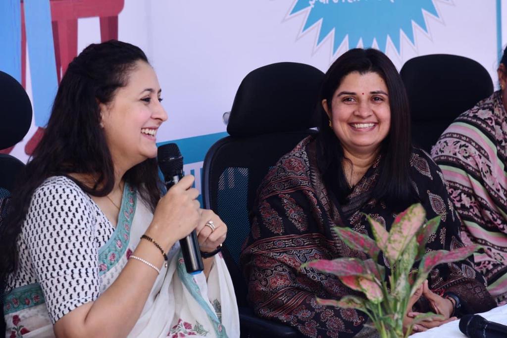 rscpcr's tweet image. बाल सप्ताह  के तीसरे दिन बाल स्वास्थ्य एवं परामर्श शिविर का आयोजन
इवेंटिंग हेल्पिंग हैंड सोसायटी की निदेशक हिमांशी गहलोत ने शिरकत
आयोग अध्यक्ष श्रीमती संगीता बेनीवाल ने किया स्वागत
350 बच्चे हुए शिविर से लाभान्वित
@RajCMO
@SangeetaBeniwa3
@SangeetaGarg_ 
@nusratajm
@shiv_naga