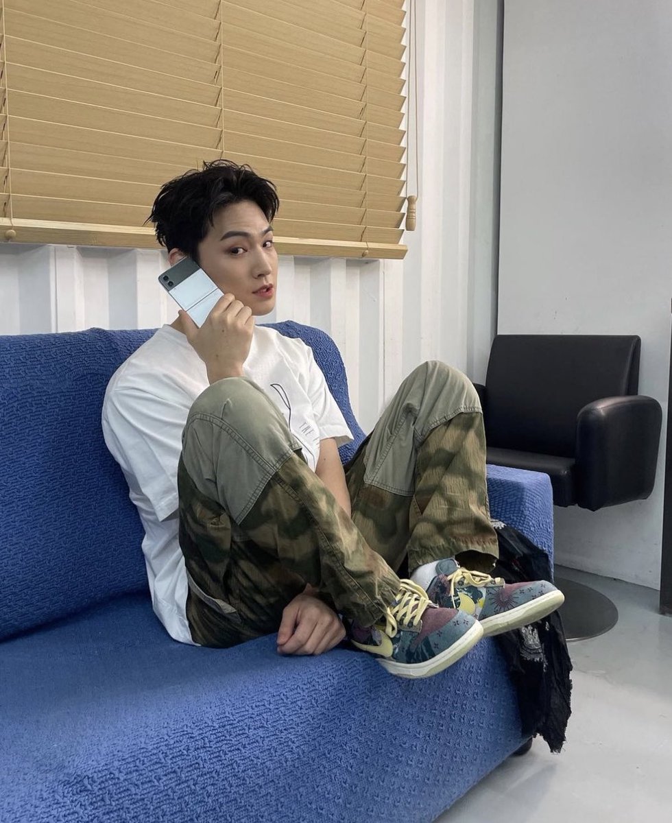 celine_G7's tweet photo. I have a question… 
Why is Jaebeom so sexy? #JAYB https://t.co/ttFRjX0bQ4
