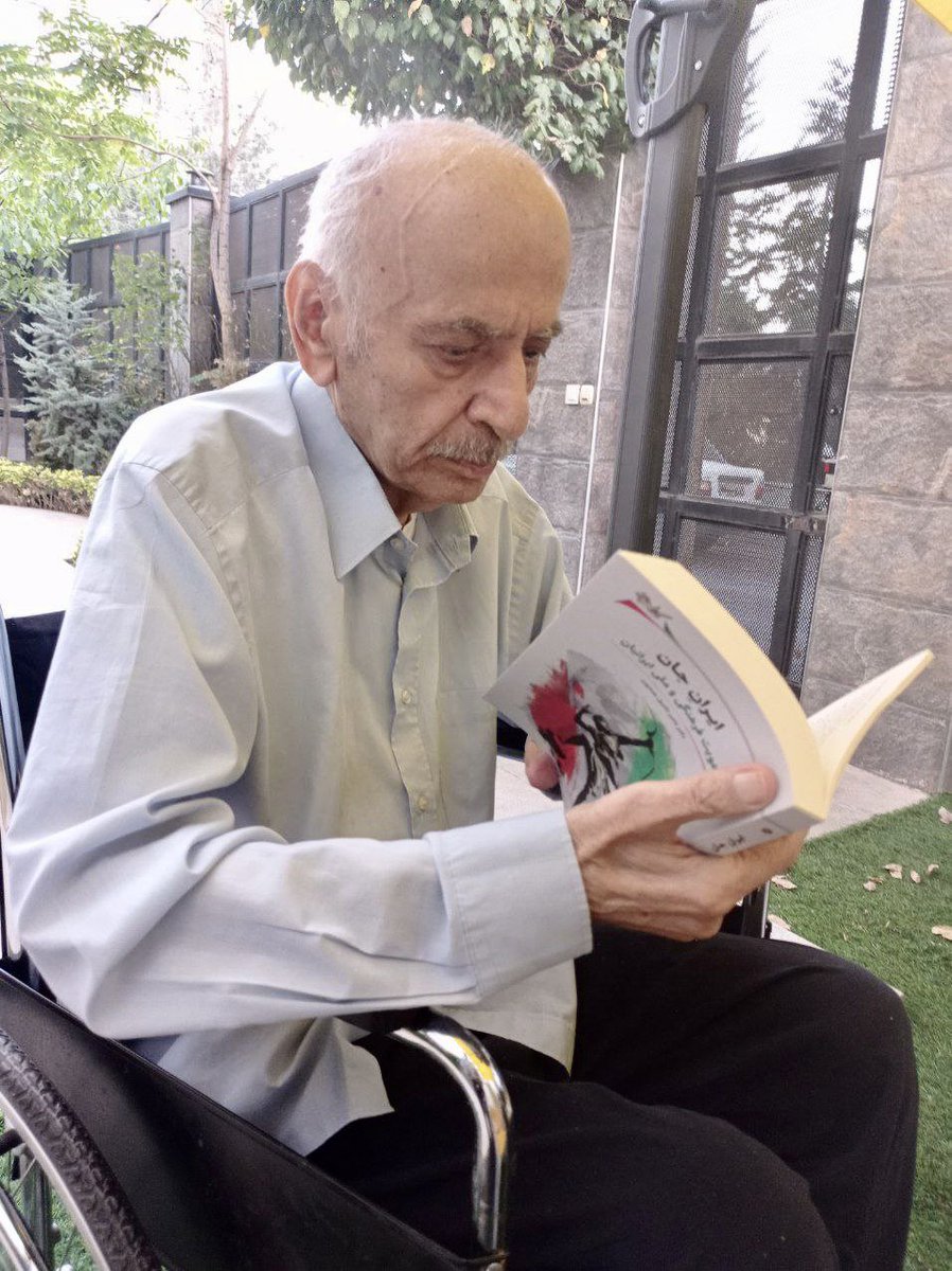 naderth33's tweet photo. پدر صبح امروز رفت. 
ای کاش در یک ماه گذشته حواس ایشان برجا بود تا از این خیزش مردمی آگاه شود و به آرزوی دیرینه خود که آزادی ملت ایران بود برسد. 
پدرم عمر پربار خویش را صرف کسب علم و انتقال آن به جوانان تشنه دانش و مبارزه در راه سعادت ملت ایران کرد. 
روحش شاد،
 راهش پر رهرو باد. https://t.co/x5u137zFBP