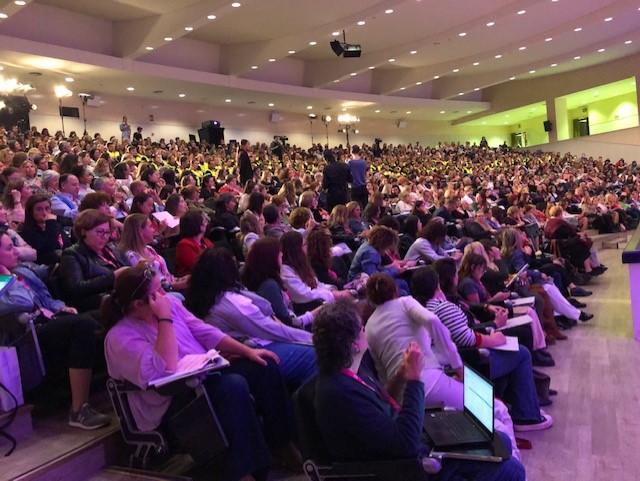 ProyectoRedig's tweet photo. Masiva asistencia al #13CongresoVG con cerca de 1.700 personas inscritas y el aforo de Fibes completo. ¡Enhorabuena a nuestra compañera Trinidad Núñez @mtnunez1 (Coordinadora del Comité Científico) y al resto de la organización! #mujer #Andalucia #Investigación #Universidad https://t.co/fLlo5fOt4d