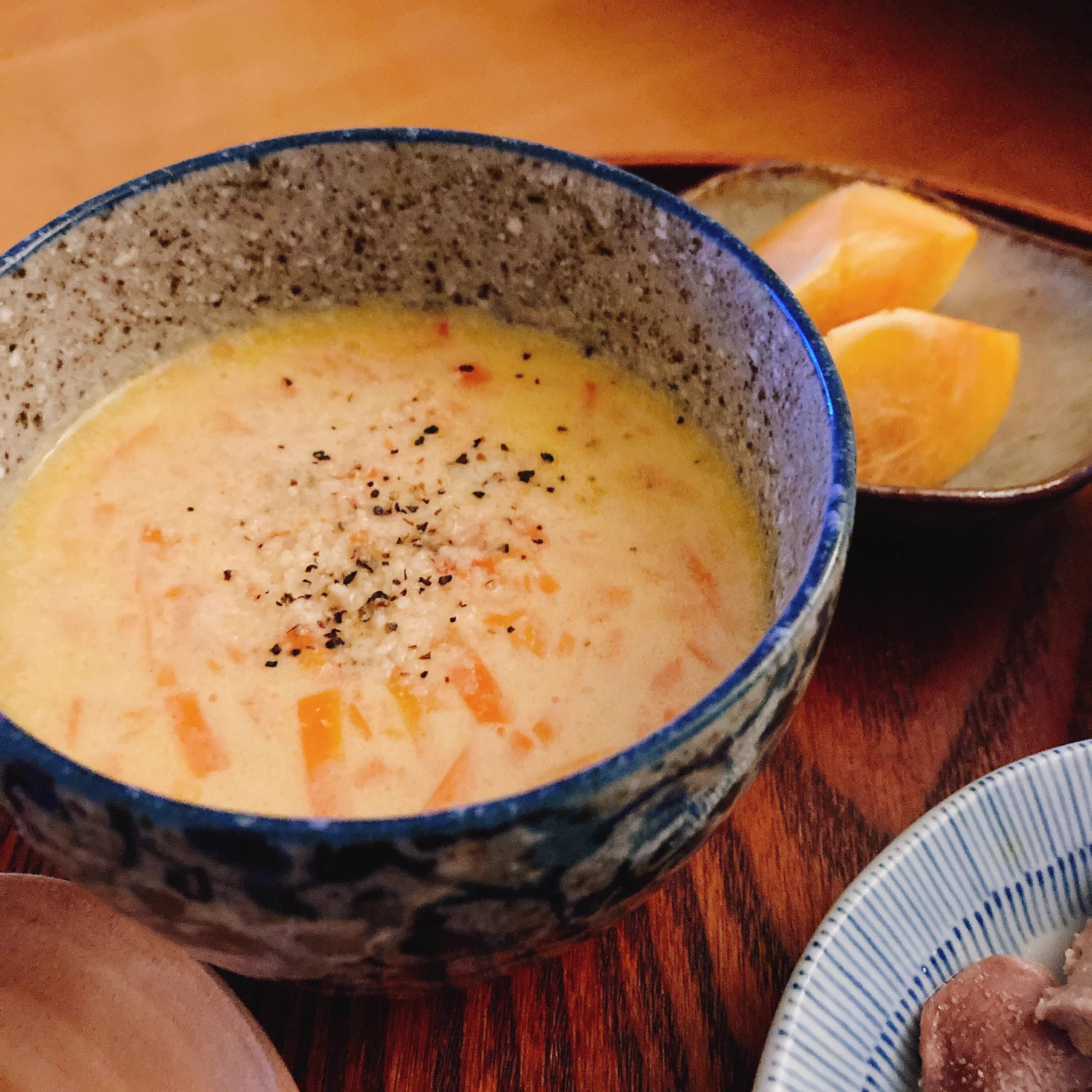 分量適当に豆乳で作ったけど美味しいー！チーズと胡椒かけた  