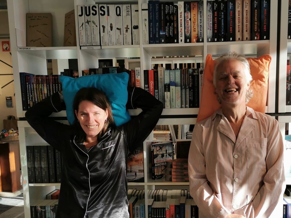 Het moment waarop je erachter komt dat je ook maar gewoon een emoticon bent.

Groeten,

😉 en 😄