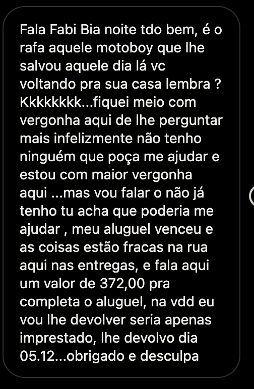 Teve um dia q eu quase fui assaltada e um motoboy q tava passando na hora me salvou. O cara que ia me roubar tava atrás de mim aí o Raphael (motoboy) viu e jogou a moto na calçada entre o assaltante e eu. O cara saiu correndo. Hoje o Raphael me mandou essa msg no insta.